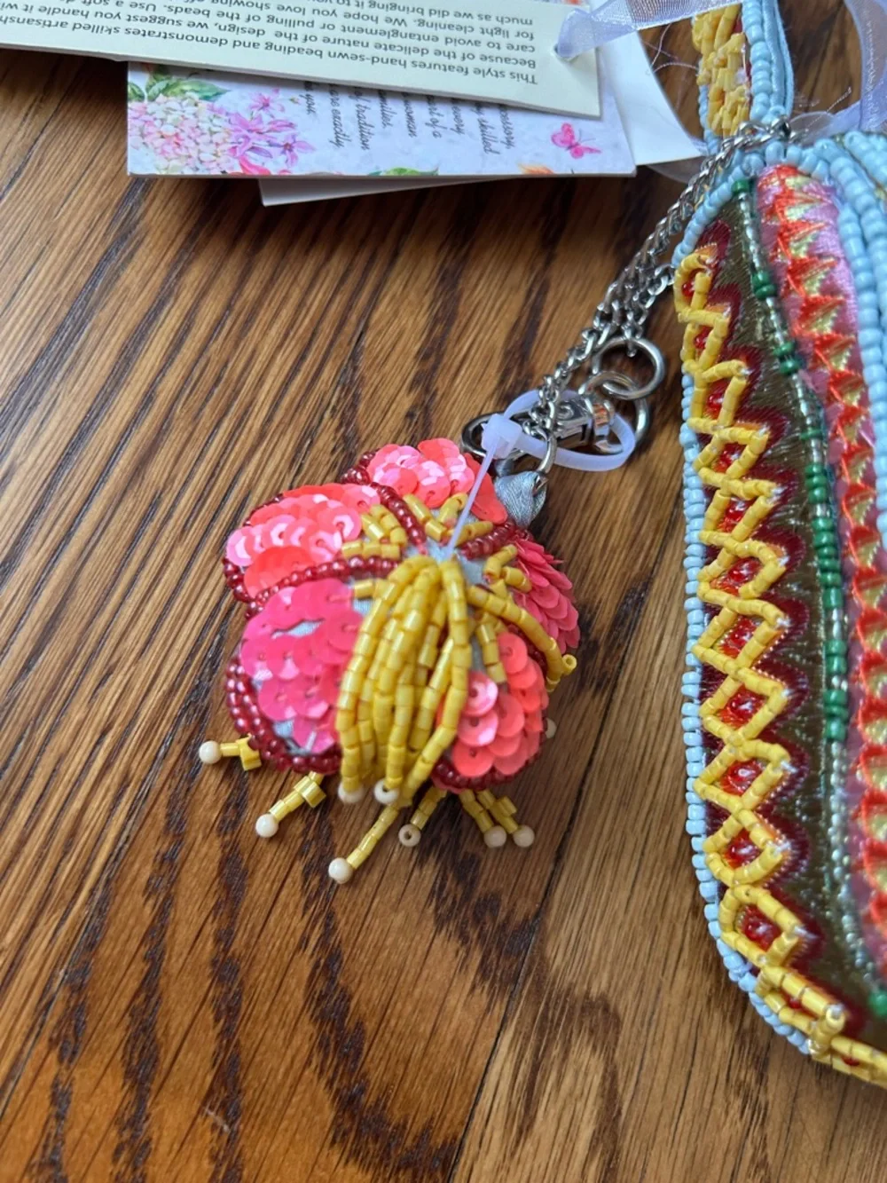 Viral! Beaded hibiscus bag - Picture 2 of 7